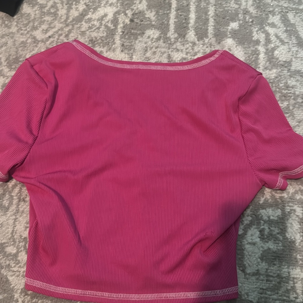 Pink low cut crop top - Picture 2 of 2